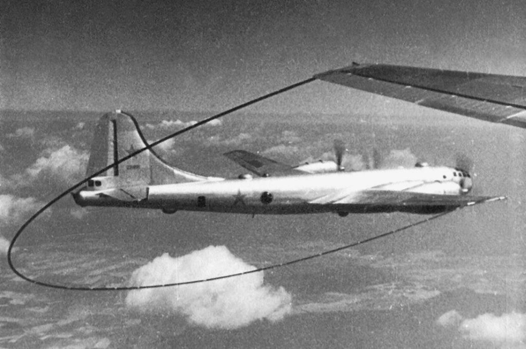 Дозаправка Ту-4 в воздухе.jpg