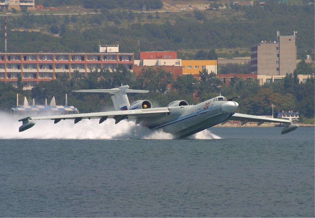 Beriev_A-40_Gelendzhik_2Sept2004.jpg Beriev_A-40_Gelendzhik_2Sept2004.jpg
