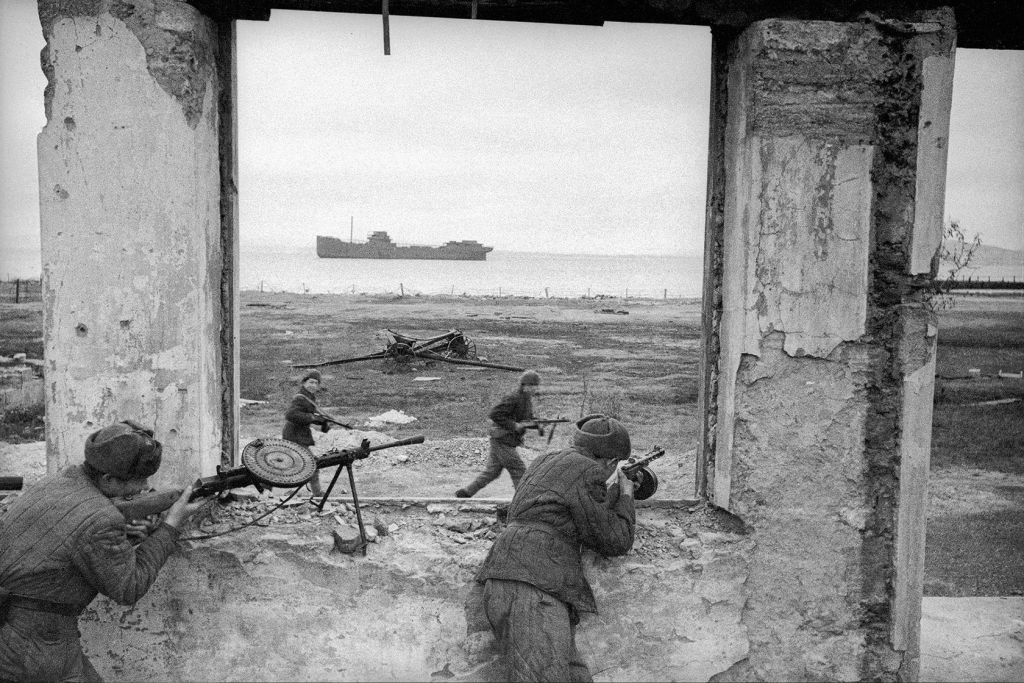 1944_Kerch_Krimea_author-E_Khaldey.jpg 1944_Kerch_Krimea_author-E_Khaldey.jpg