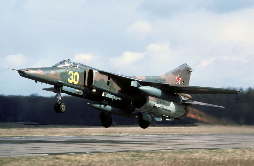 MiG-27_(12142274433).jpg