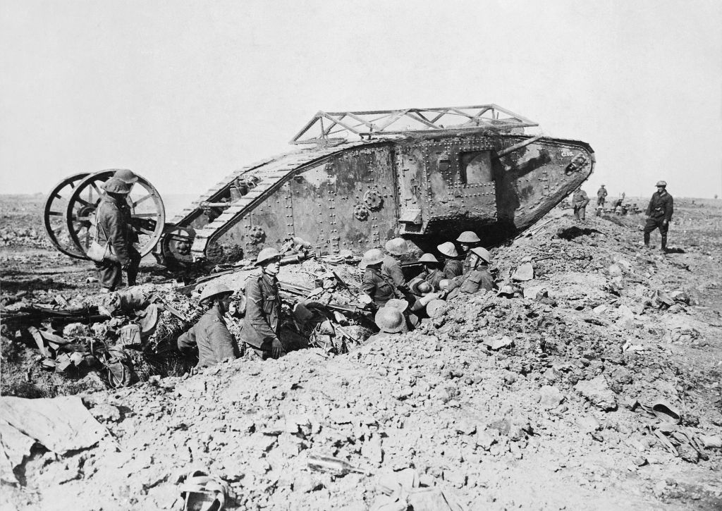 2560px-British_Mark_I_male_tank_Somme_25_September_1916.jpg
