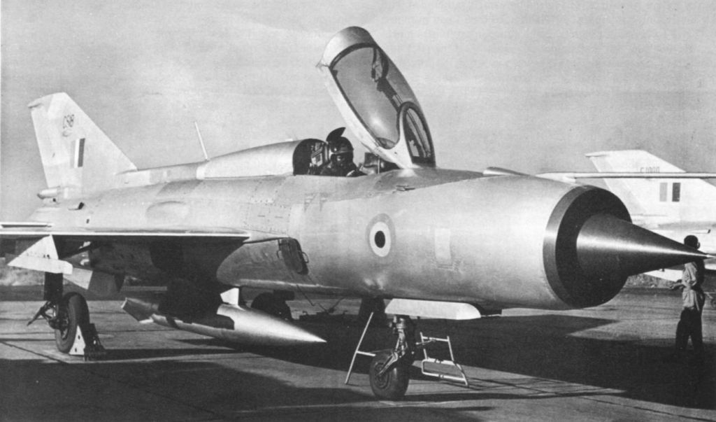 1.MiG-21FL-VVS-Indii-na-stoyanke..jpg