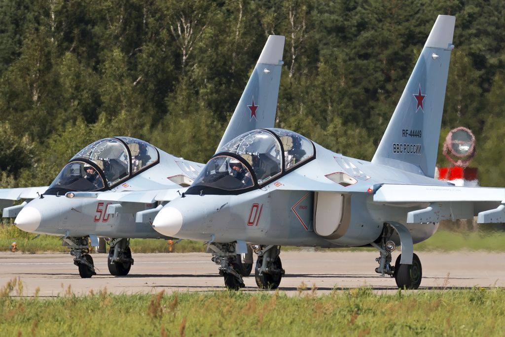 Yakovlev_Yak-130_(36486859515).jpg