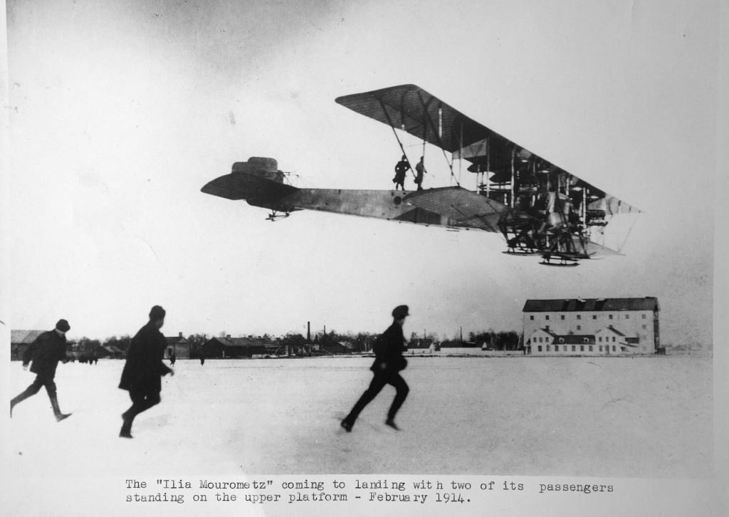 1920px_Sikorsky_Ilia_Muromets_prototype_landing_5959302120_grayscale.jpg