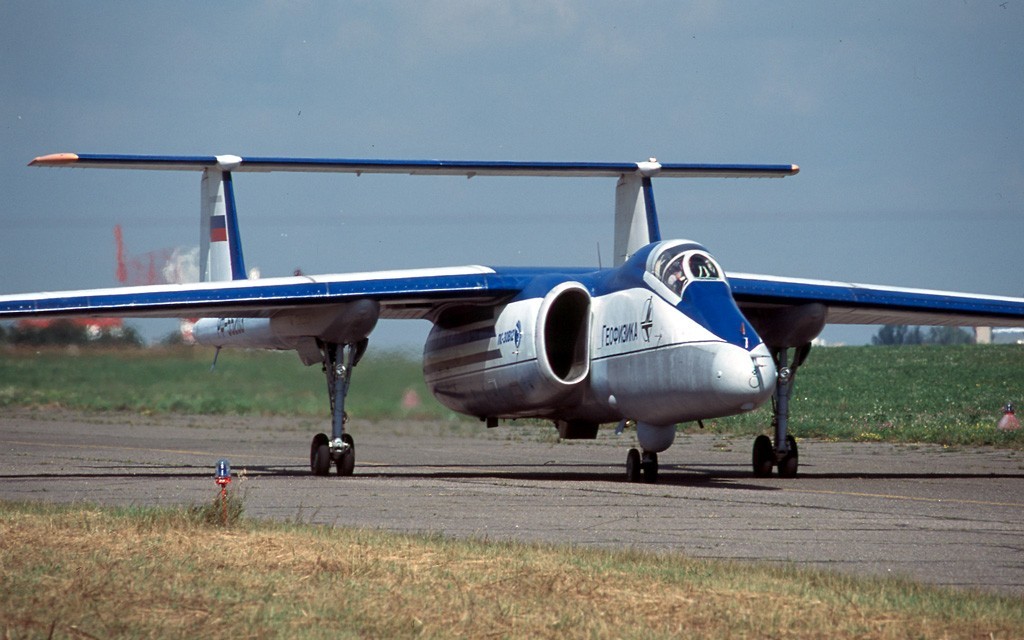 Myasishchev_M-55_Geophysica,_MAKS_2001.jpg Myasishchev_M-55_Geophysica,_MAKS_2001.jpg