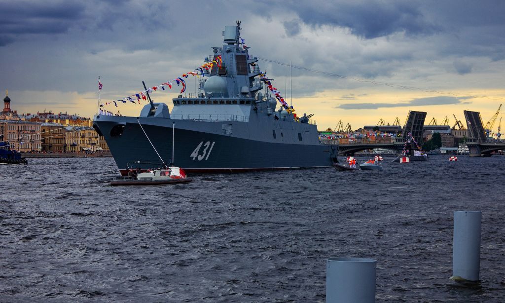 2560px_Frigate_'Admiral_Kasatonov'_is_moored_in_the_Neva_River,.jpg