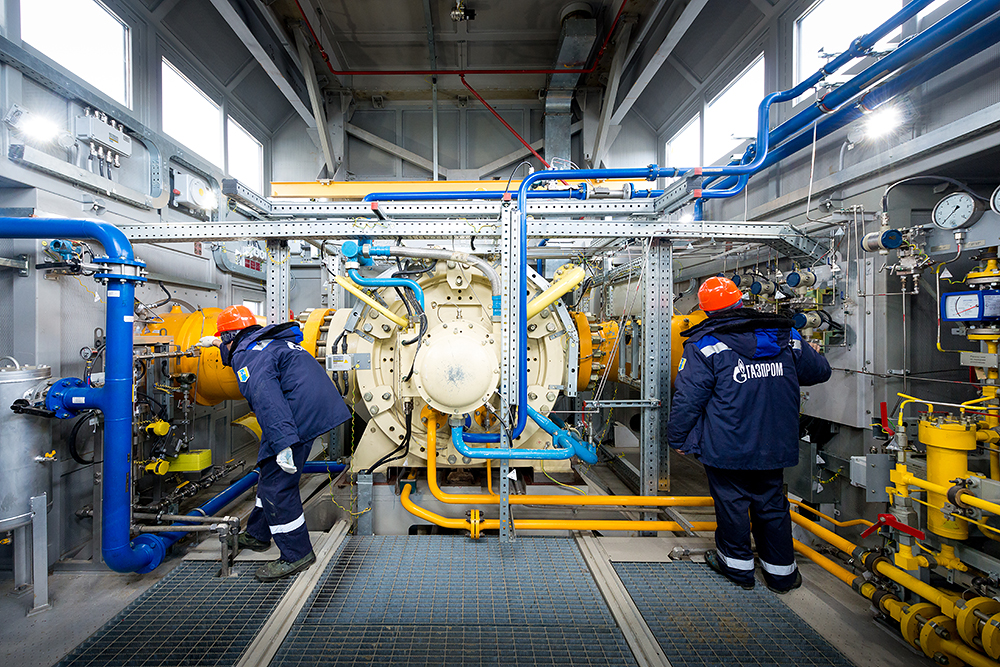 В машинном зале газоперекачивающего агрегата.jpg