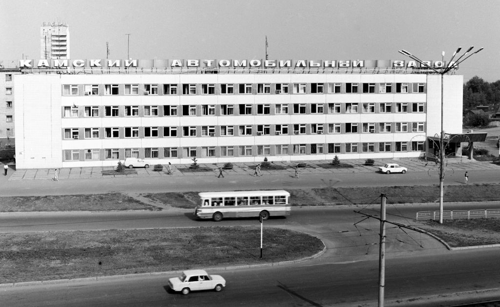 KAMAZ-1981.jpg KAMAZ-1981.jpg