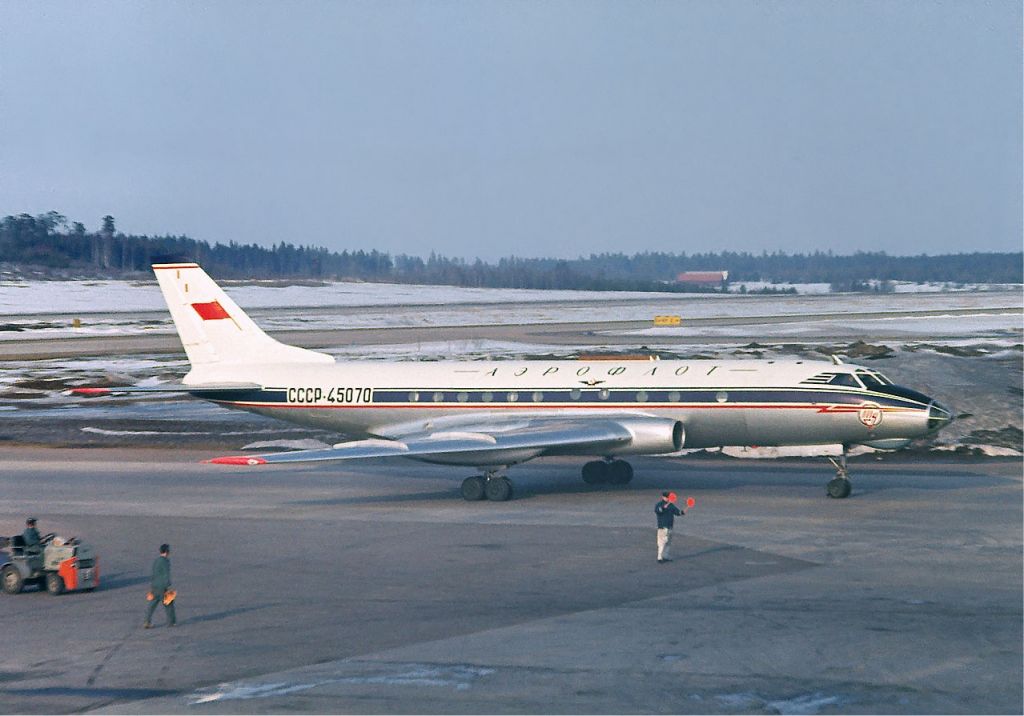 Aeroflot_Tupolev_Tu-124_at_Arlanda,_April_1966.jpg