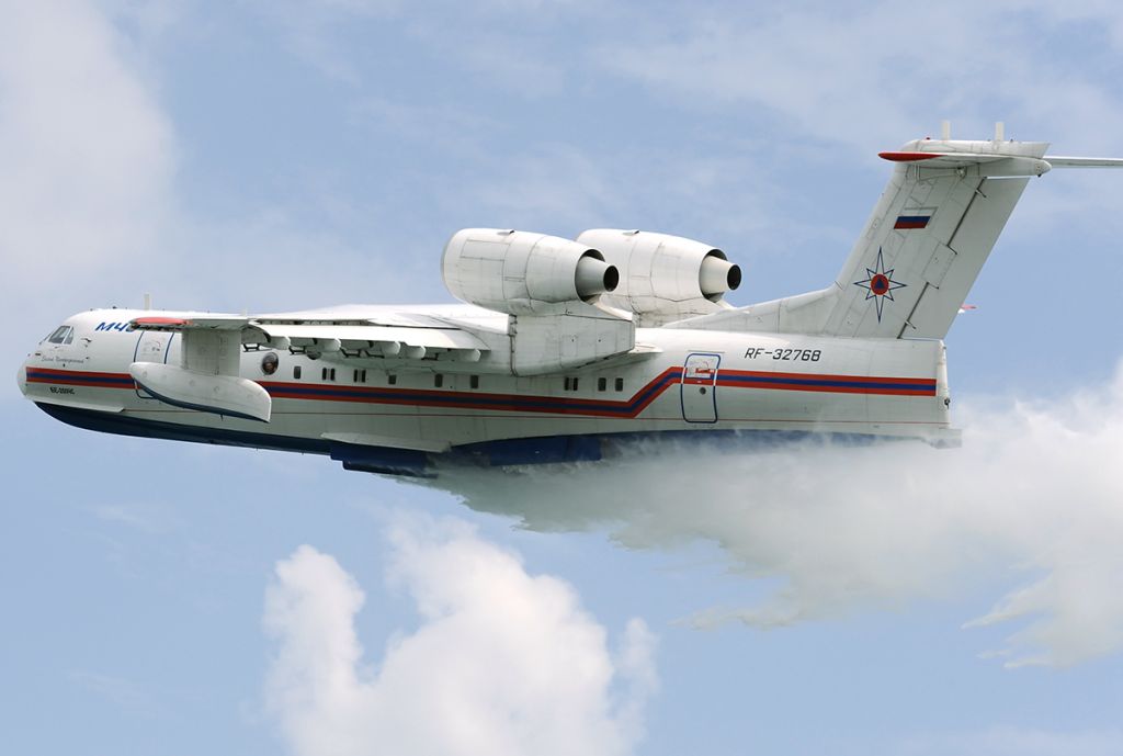 The_beautiful_plane_Be-200_(4995030746).jpg The_beautiful_plane_Be-200_(4995030746).jpg