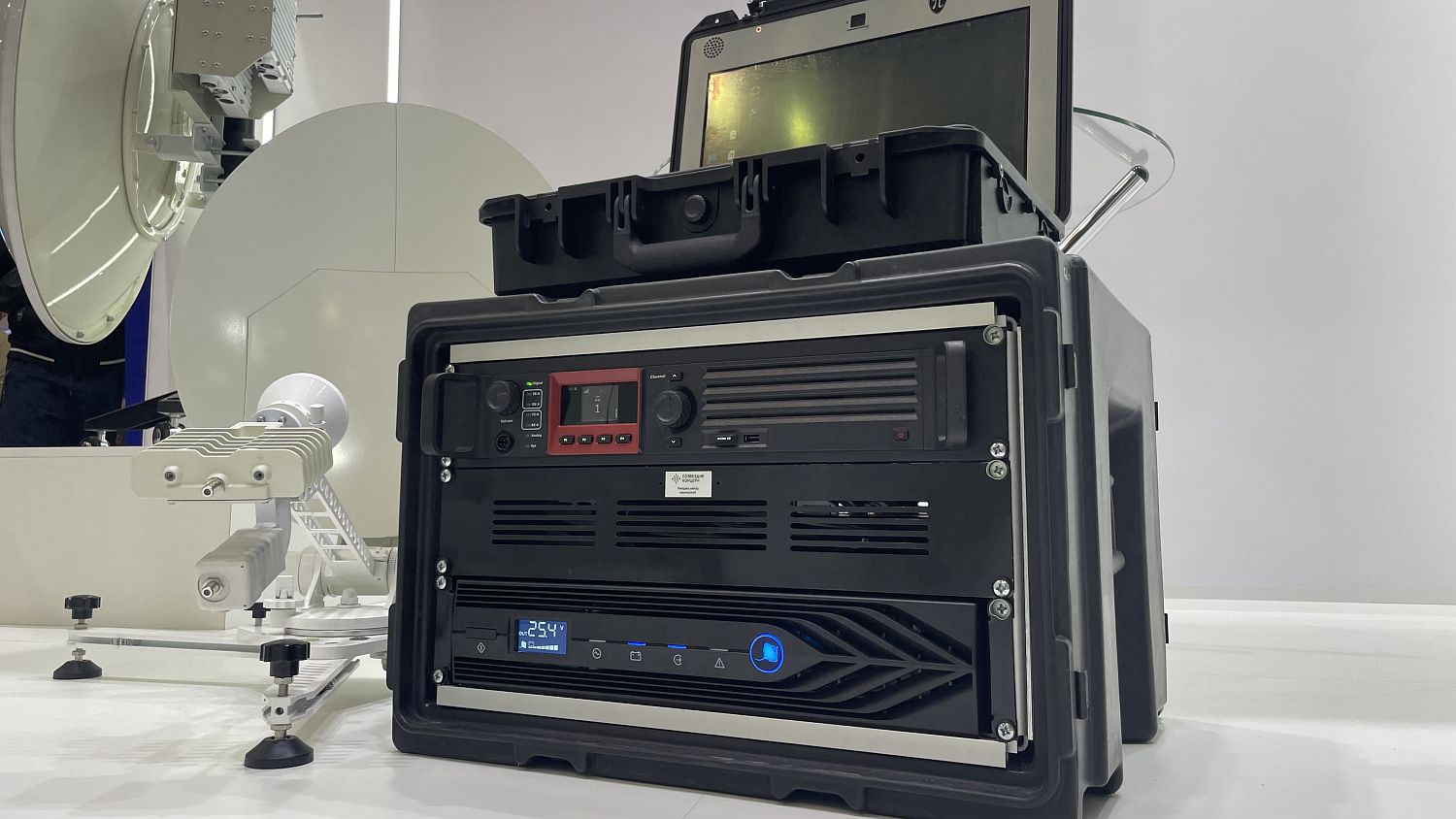 Ростех впервые продемонстрировал защищенный комплекс связи для полевых условий