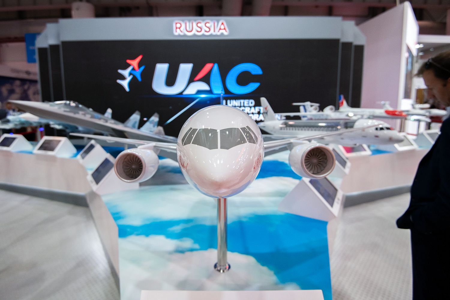 ОАК представит свои ключевые программы на выставке Aero India 2023