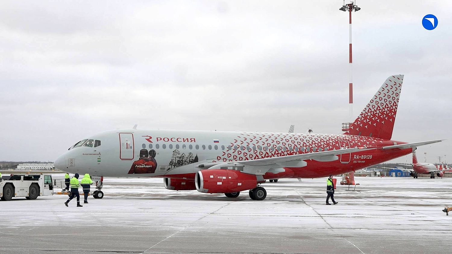 SSJ-100 авиакомпании «Россия» представлен в уникальной ливрее отряда «ЛизаАлерт»