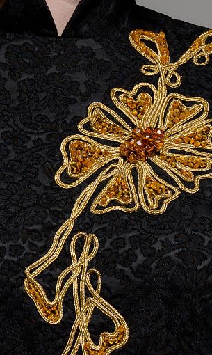 Янтарный комбинат вывел одежду с янтарем на международный рынок