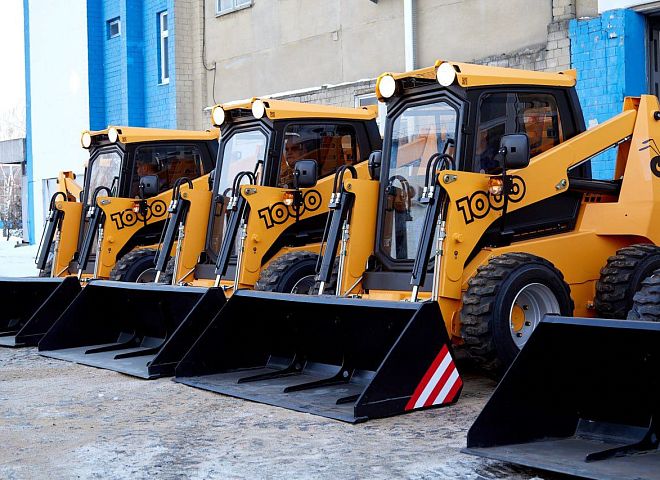 Универсальный фронтальный мини-погрузчик с бортовым поворотом ANT 1000