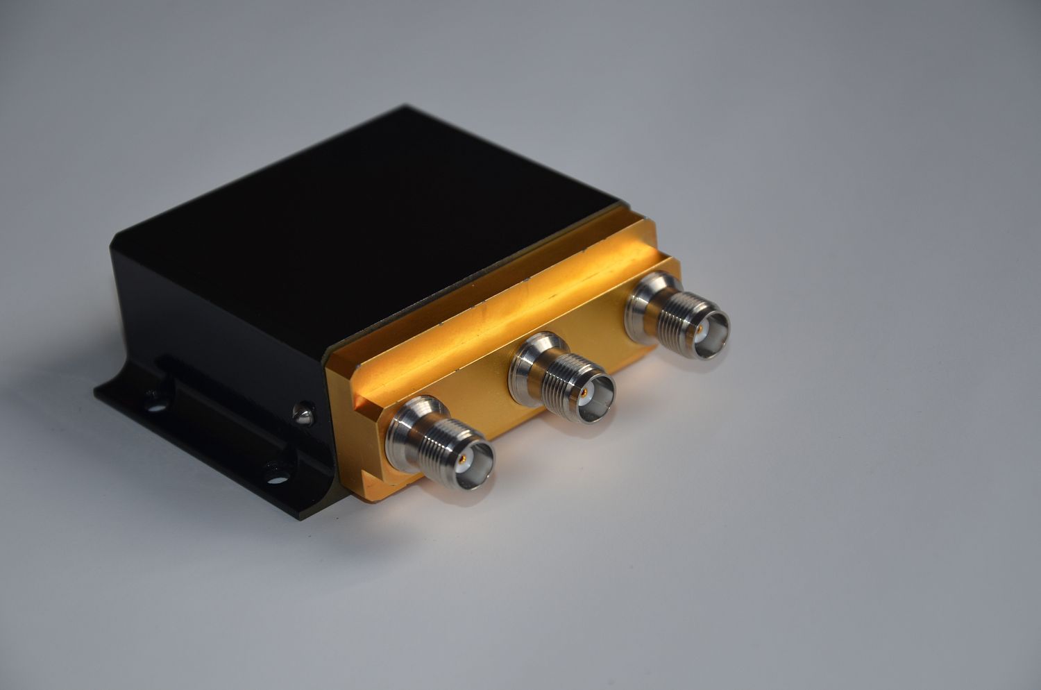 Ростех начал выпускать СВЧ-переключатели для искусственных спутников Земли