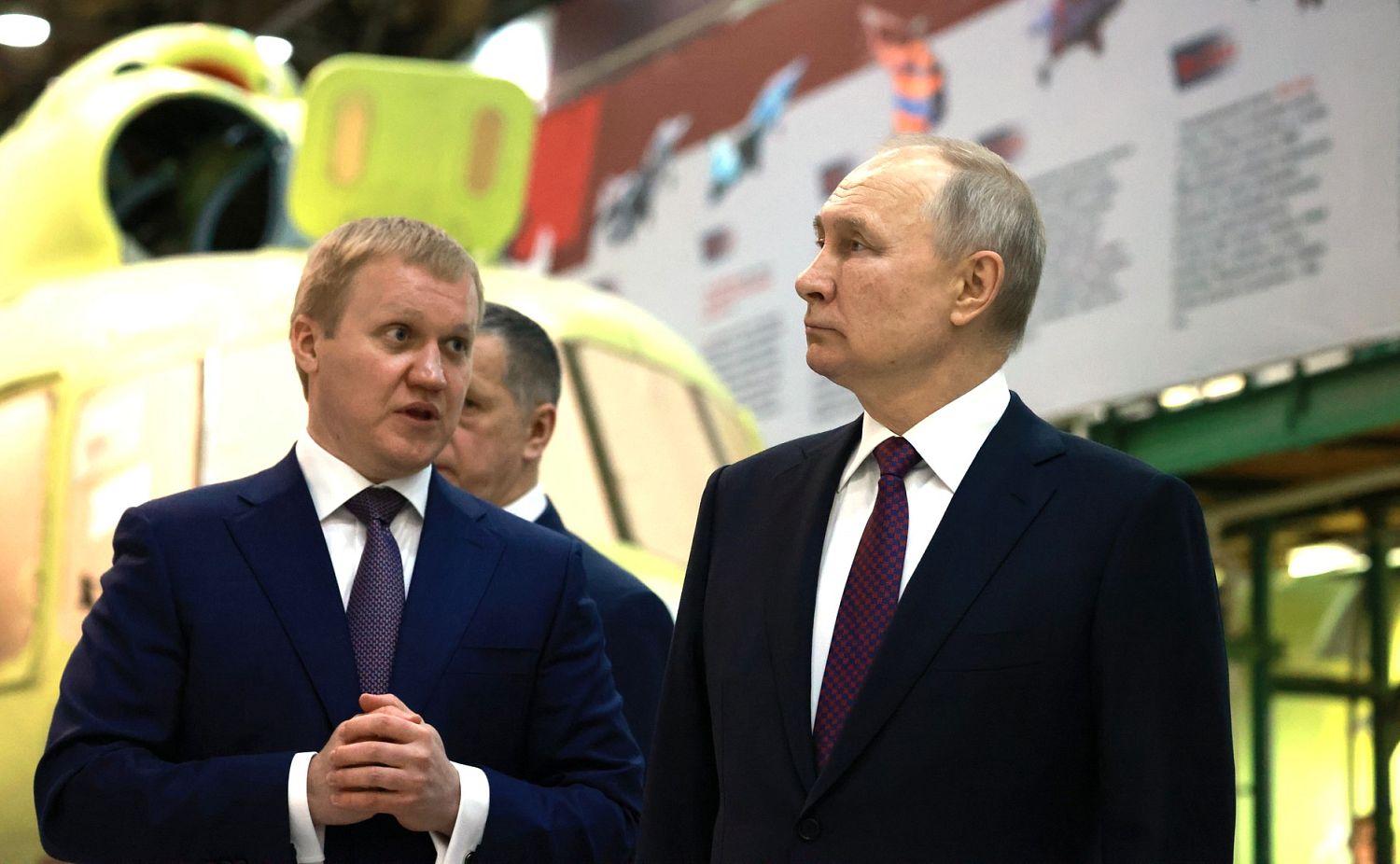 Владимир Путин посетил Улан-Удэнский авиационный завод 