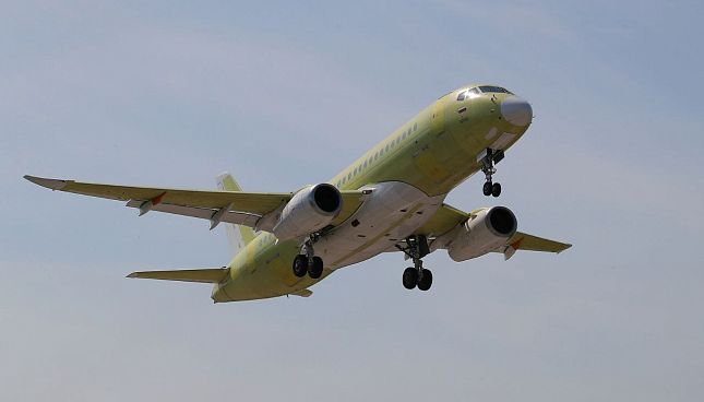 Ближнемагистральный самолет Superjet 100