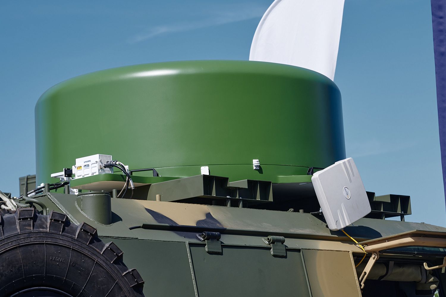 Ruselectronics Created Antennas for High-Speed Internet on Planes and Trains